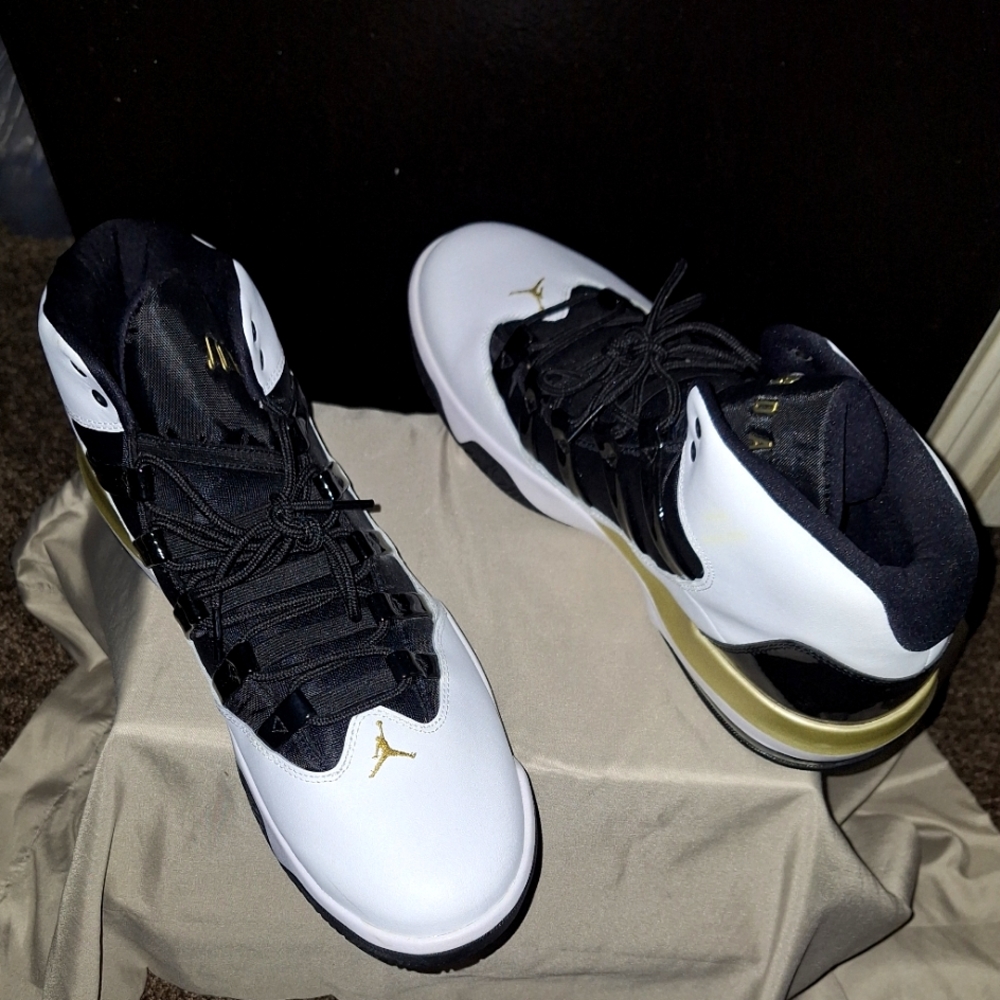 Tennis shoes - Picture 3 of 5
